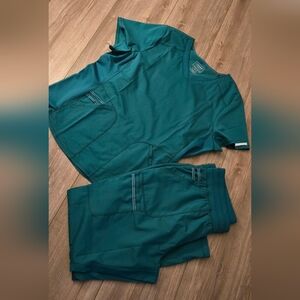 Cherokee Workwear Revolution Scrub SET